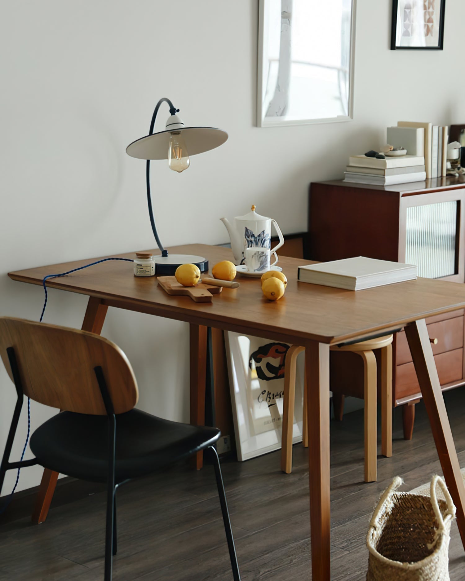 SwanGlow - Blauwe Design Tafellamp met Elegante Afwerking