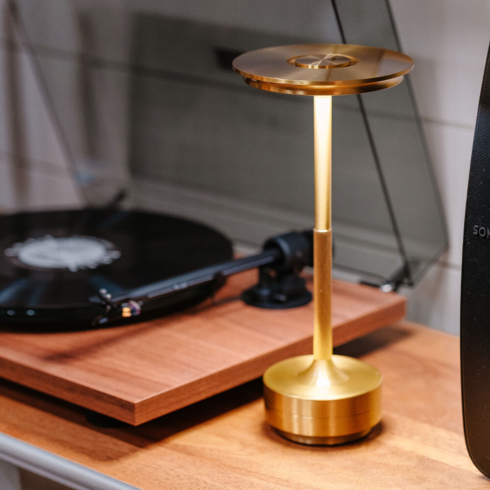 MetalSense - Lámpara de mesa metálica inalámbrica