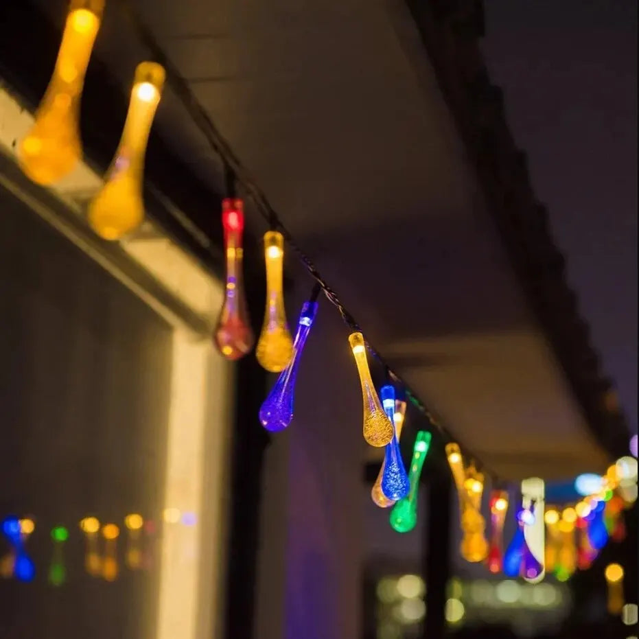GlowDew - Catena Luminosa a Goccia d'Acqua ad Energia Solare – Illuminazione Esterna a LED, Resistente alle Intemperie e Decorativa