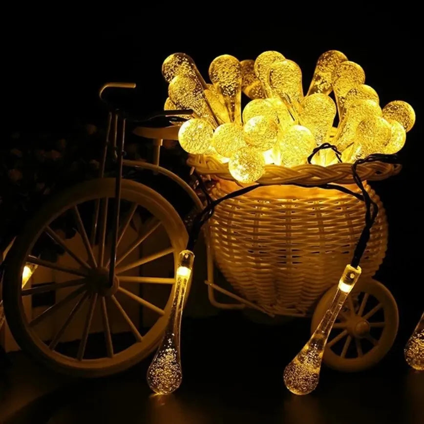 GlowDew - Catena Luminosa a Goccia d'Acqua ad Energia Solare – Illuminazione Esterna a LED, Resistente alle Intemperie e Decorativa
