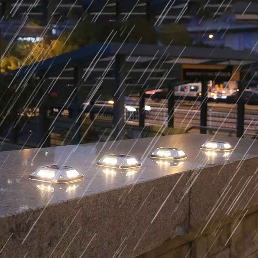 SolarGlow - Illuminazione Solare a LED Resistente alle Intemperie, a Risparmio Energetico e di Stile