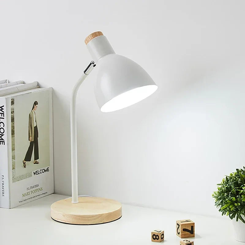 LumiWood – Houten Tafellamp, Scandinavische Bureauverlichting met Hout en Metaal