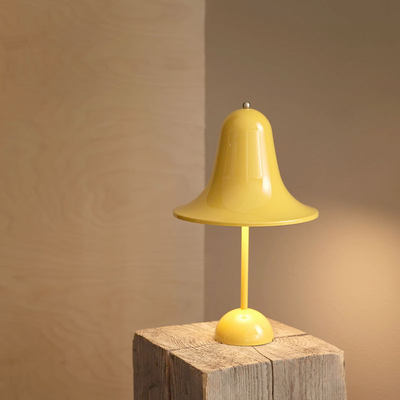 Lámpara de mesa regulable en forma de jarra Bell