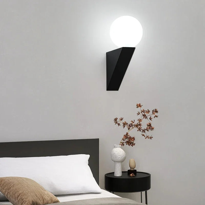 LuminoTone - Moderne Duo-Tone Wandlamp met Melkglas
