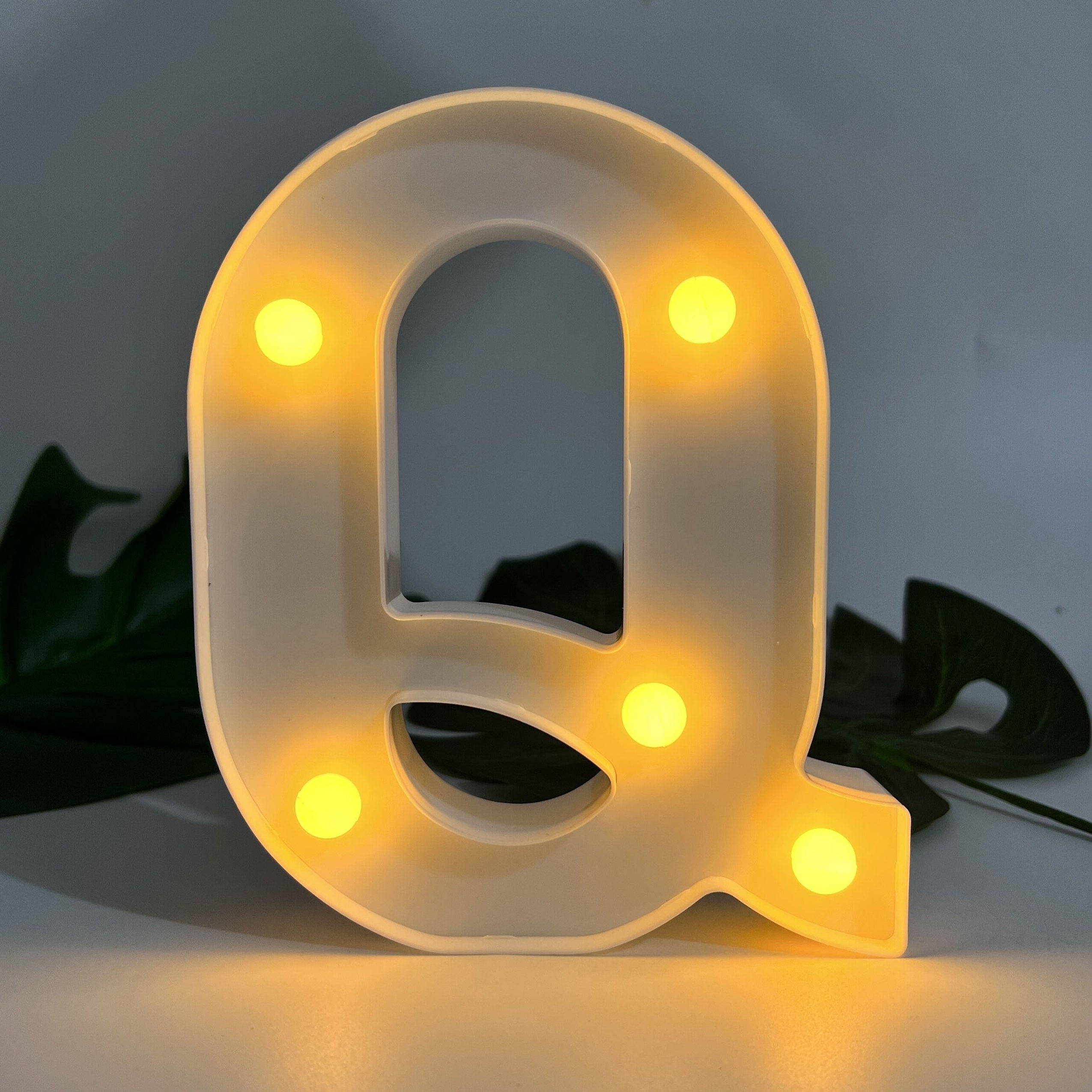 AlphaGlow - Lámpara de letra decorativa LED con alimentación por batería