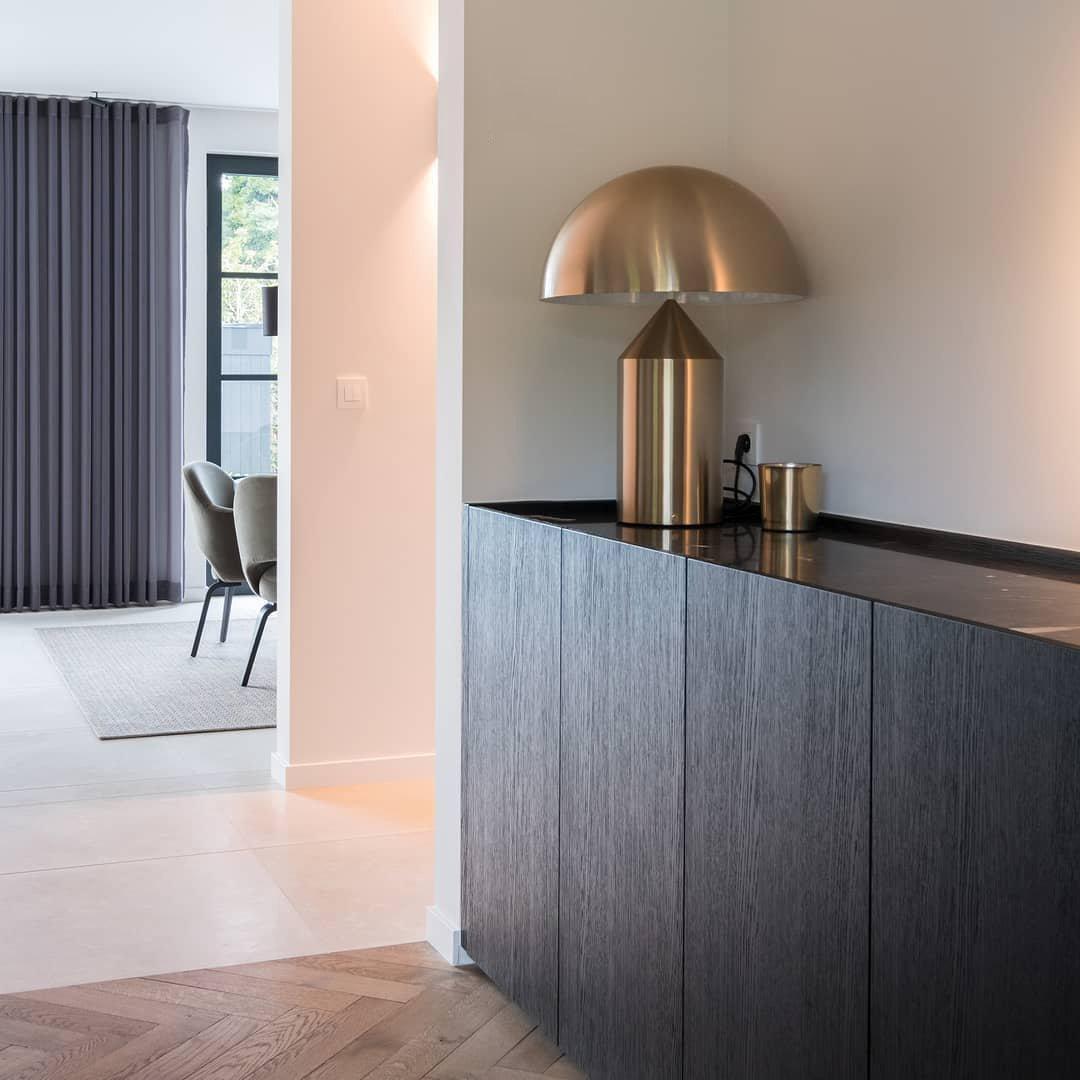 Lámpara de mesa metálica Luna - Iluminación moderna