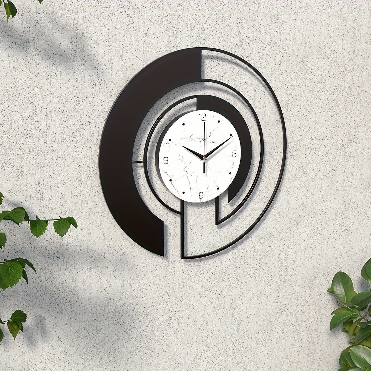 GeoClock - Reloj de pared geométrico silencioso de metal negro
