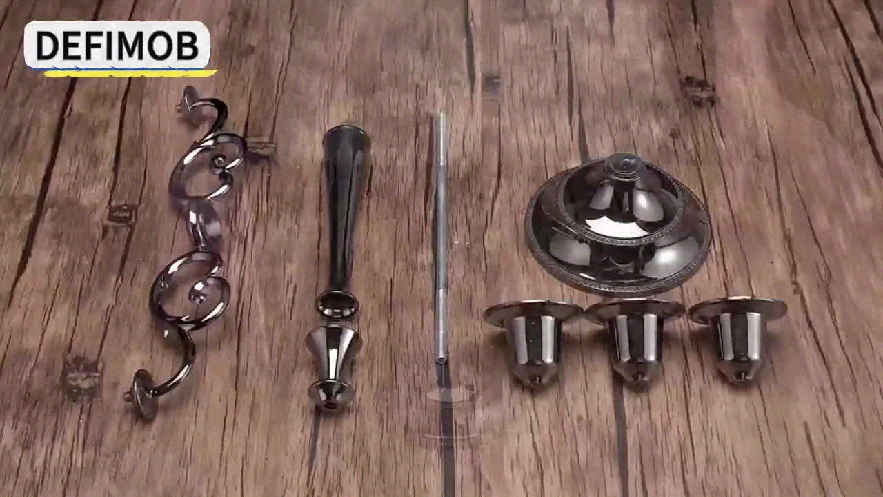 Vintage Zwarte Kandelaar met Vijf Armen - Ideaal voor Feestelijke Decoraties