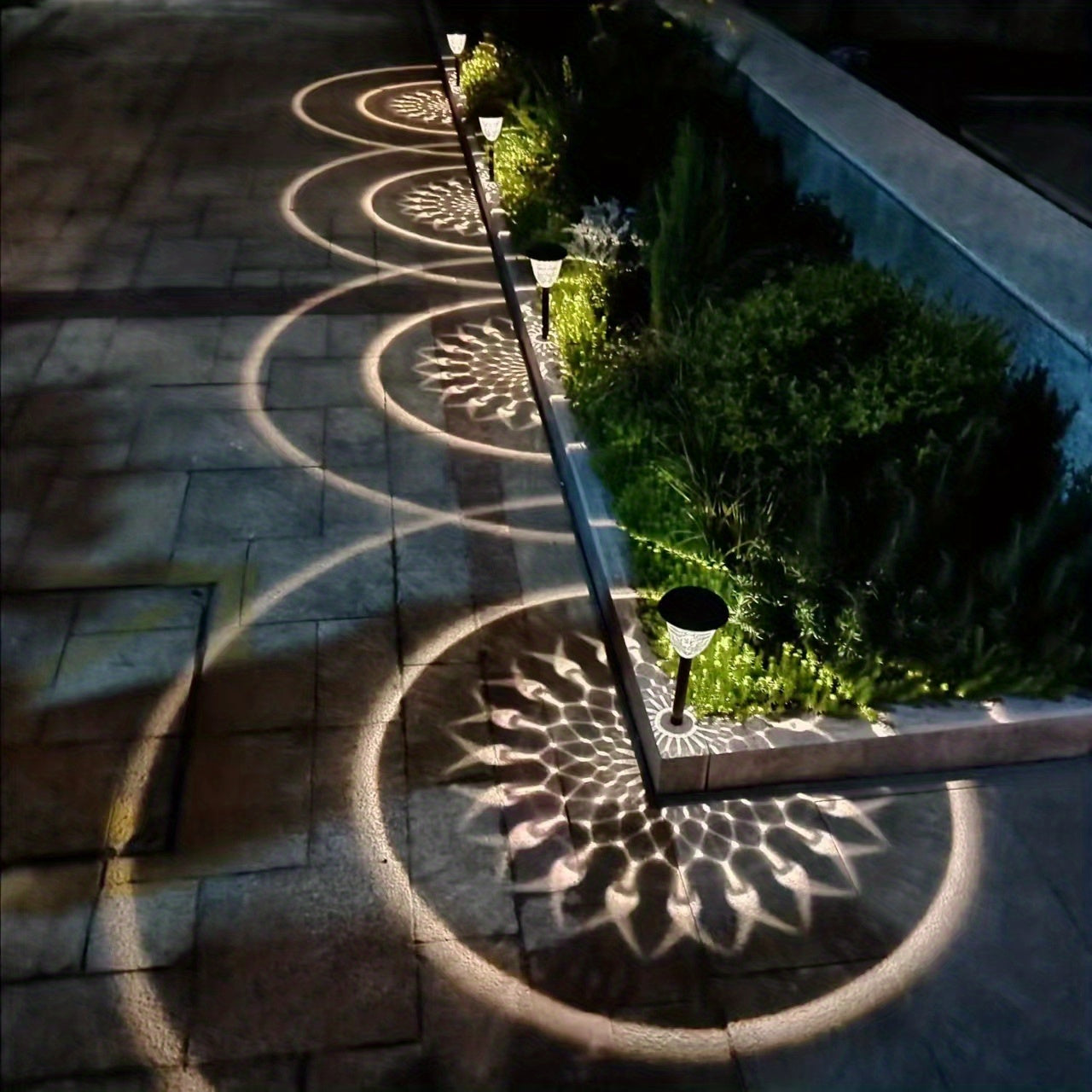 SolarGlow - 4 Pieces Solar Garden Lamps with 7 Color Gradient for Outdoor Use