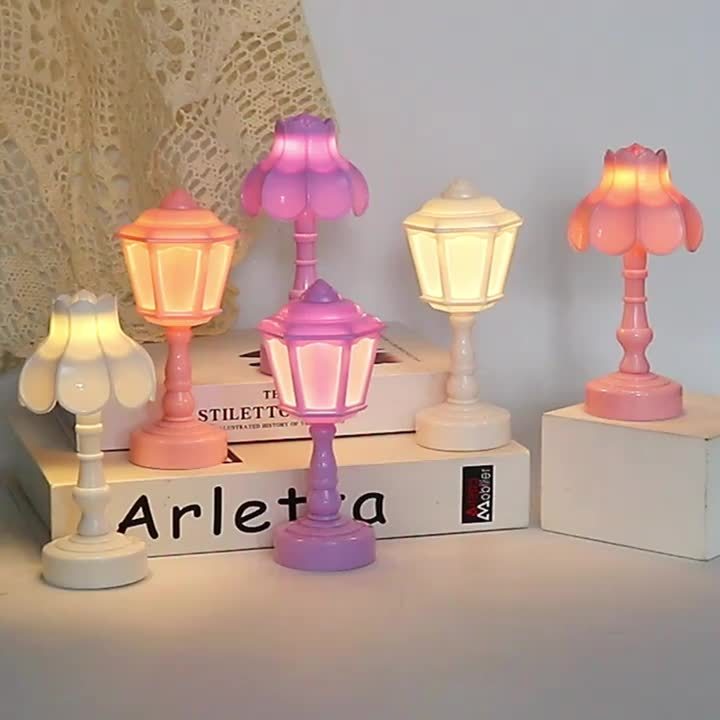 RetroGlow - Mini LED Tafellamp in Straatlantaarnstijl