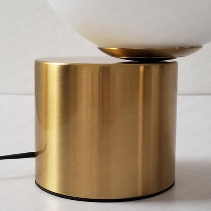 GlassGlow – Glazen Bol Tafellamp met LED Verlichting in Modern Design | Nachtlampje