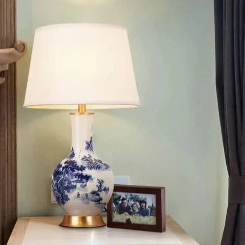 LumiChinois - Keramische Tafellamp in Chinoiserie Stijl met Stoffen Lampenkap