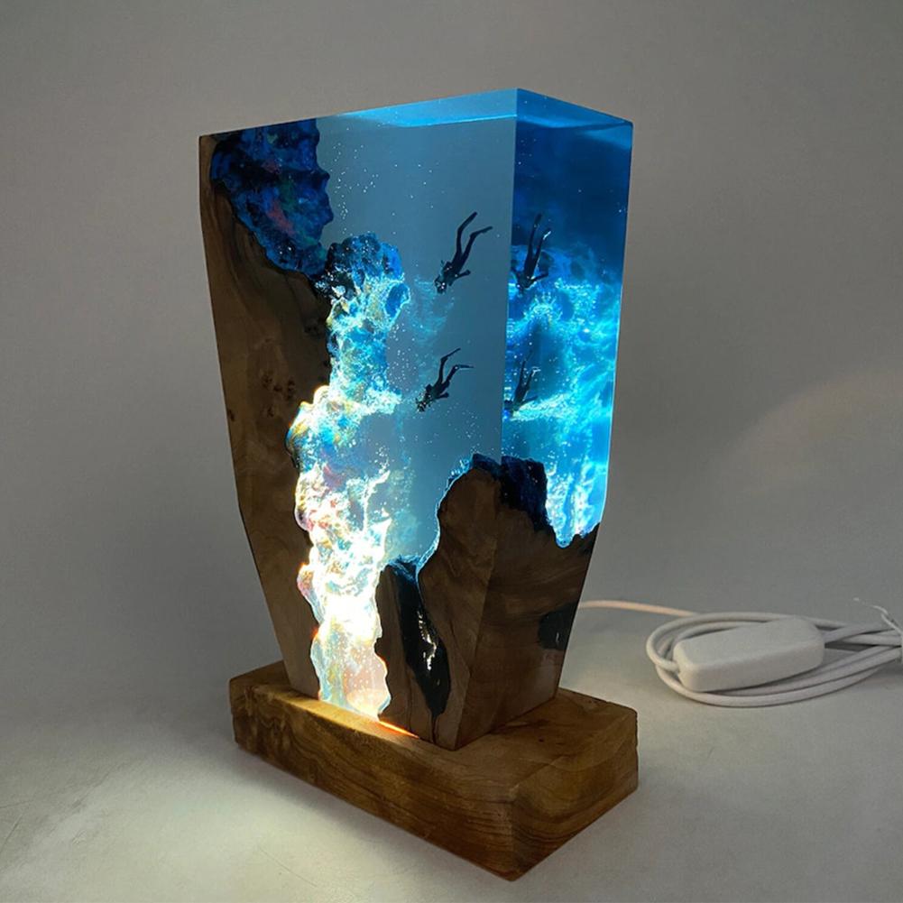 OceanGlow - LED Ocean Diver Tafellamp – Epoxy Houtlamp met Maritiem Design
