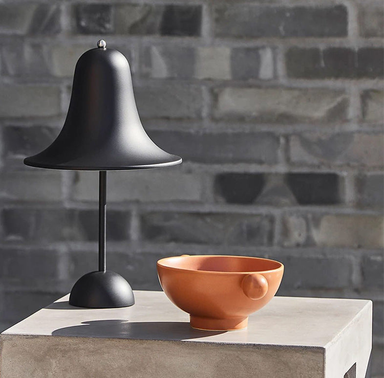 Lámpara de mesa regulable en forma de jarra Bell