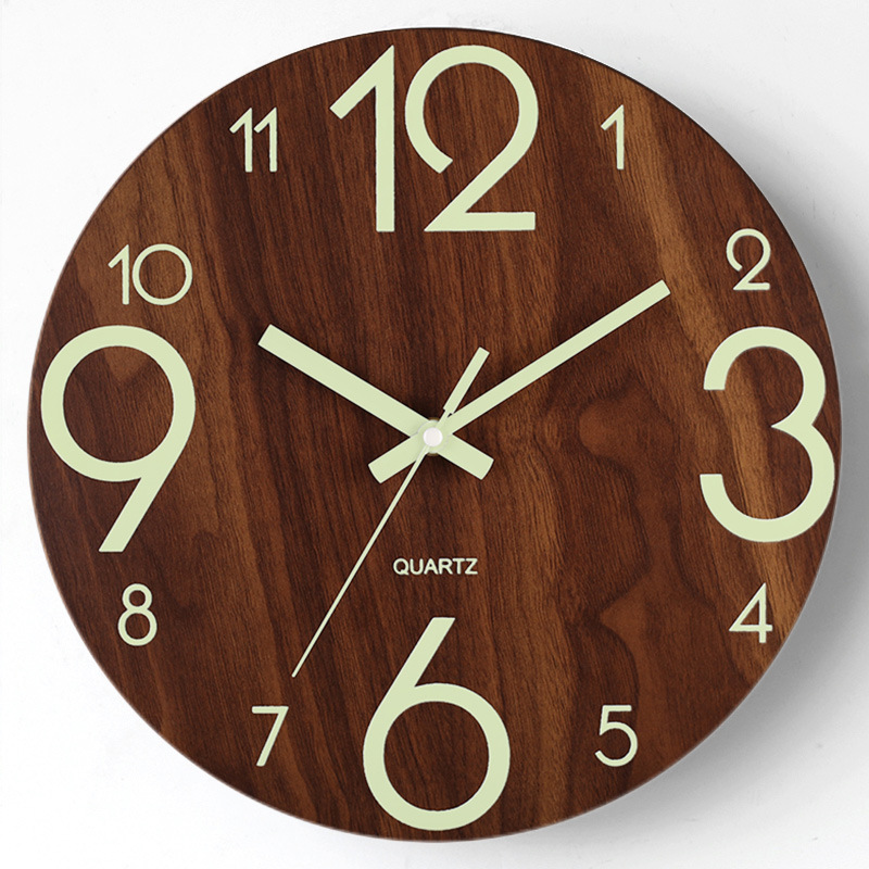 Reloj de pared de madera con luz nocturna