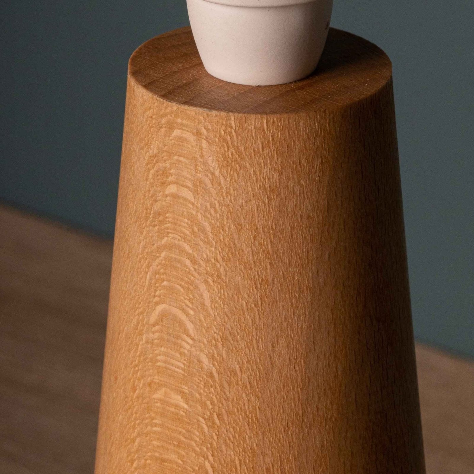 NordicGlow - Minimalistische Houten Tafellamp met Stoffen Kap voor Woon- & Slaapkamer