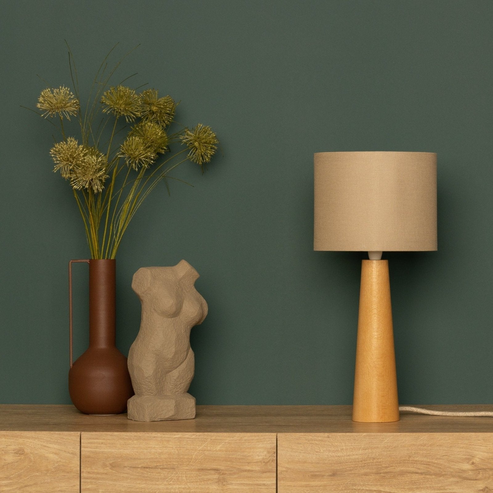 NordicGlow - Minimalistische Houten Tafellamp met Stoffen Kap voor Woon- & Slaapkamer