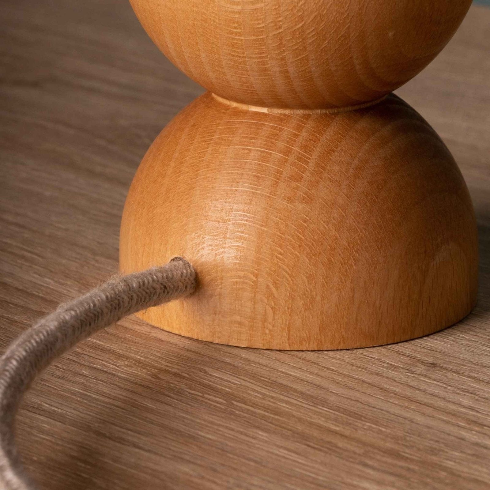 LumiWood – Houten Tafellamp met Stoffen Kap, Scandinavisch Nachttafellampje
