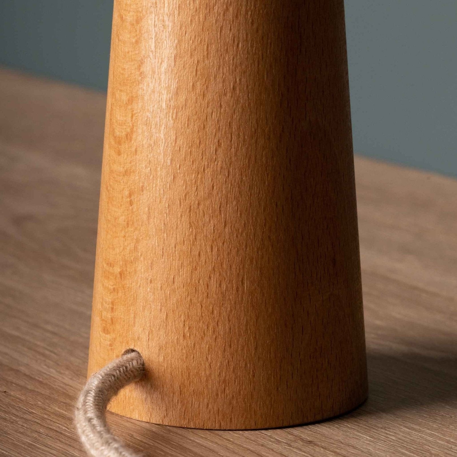 NordicGlow - Scandinavische Houten Tafellamp – Minimalistische Nachtlamp met Stoffen Kap