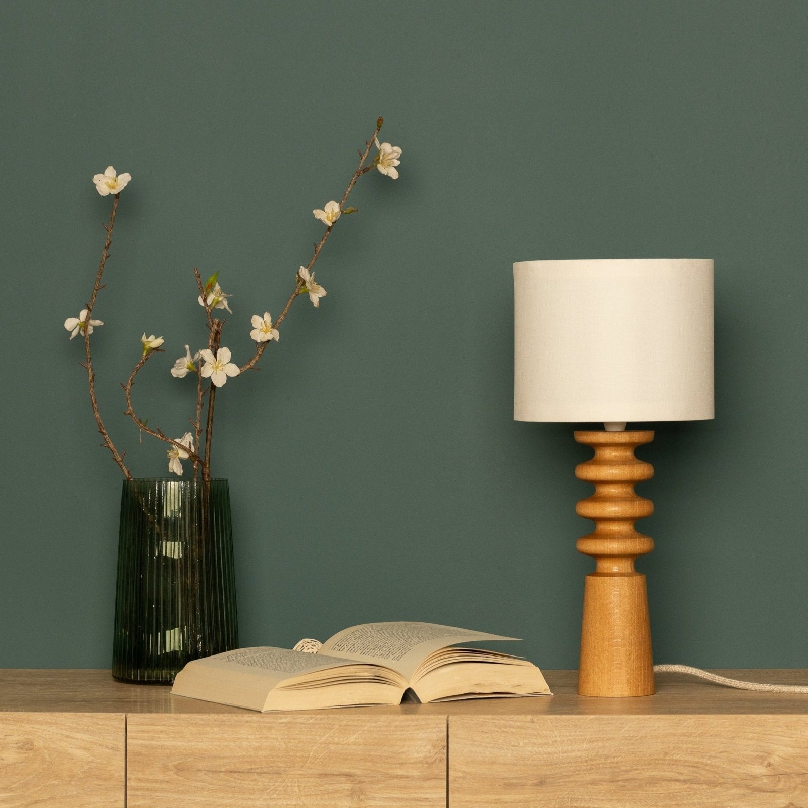 NordicGlow - Scandinavische Houten Tafellamp – Minimalistische Nachtlamp met Stoffen Kap
