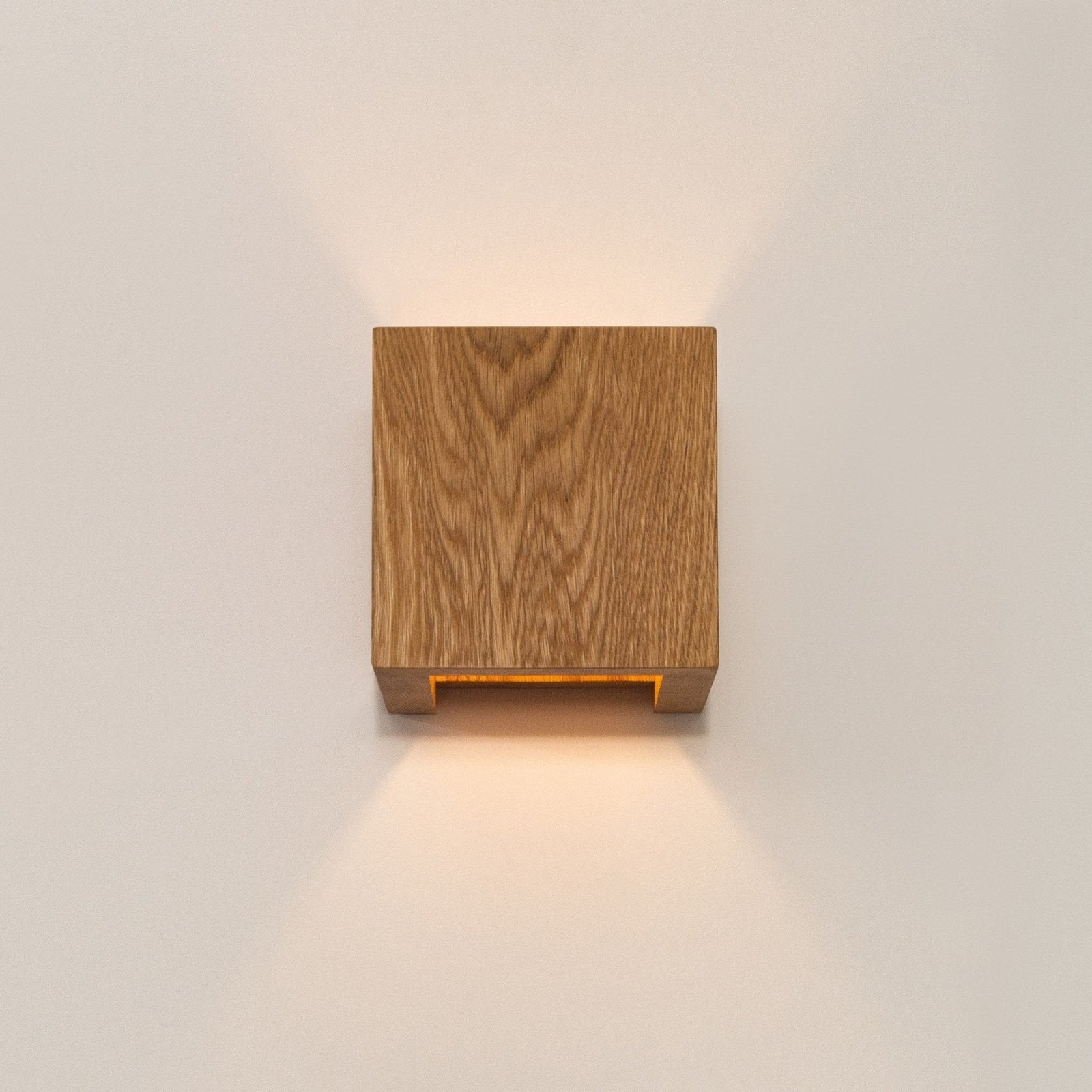 WoodGlow - Moderne Houten Wandlamp van Eikenhout met Warm Wit Licht