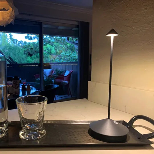ZenLume - Lámpara de mesa LED minimalista | Iluminación inalámbrica impermeable y regulable