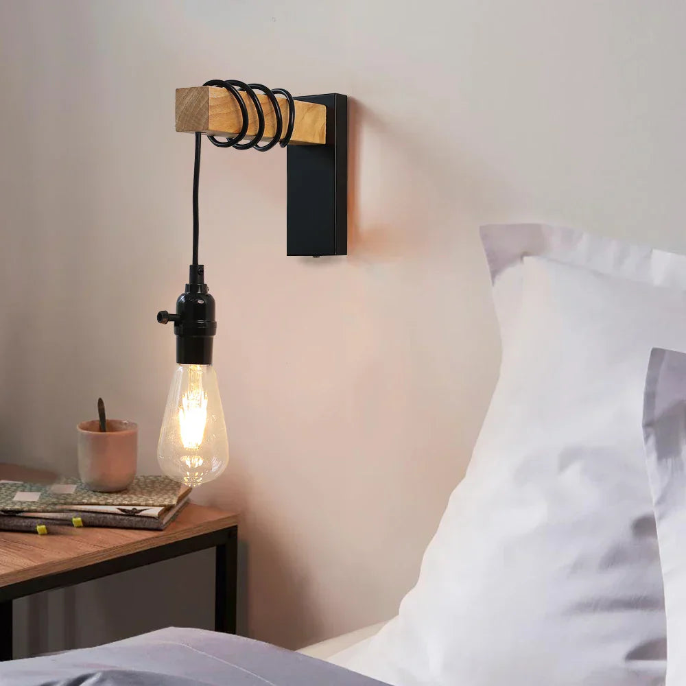 IronWood – Lampada da parete industriale in ferro e legno