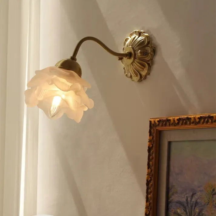 BlossomGlow – Vintage Koper Bloemblad Wandlamp