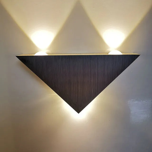 LumiTri - Driehoekige Wandlamp