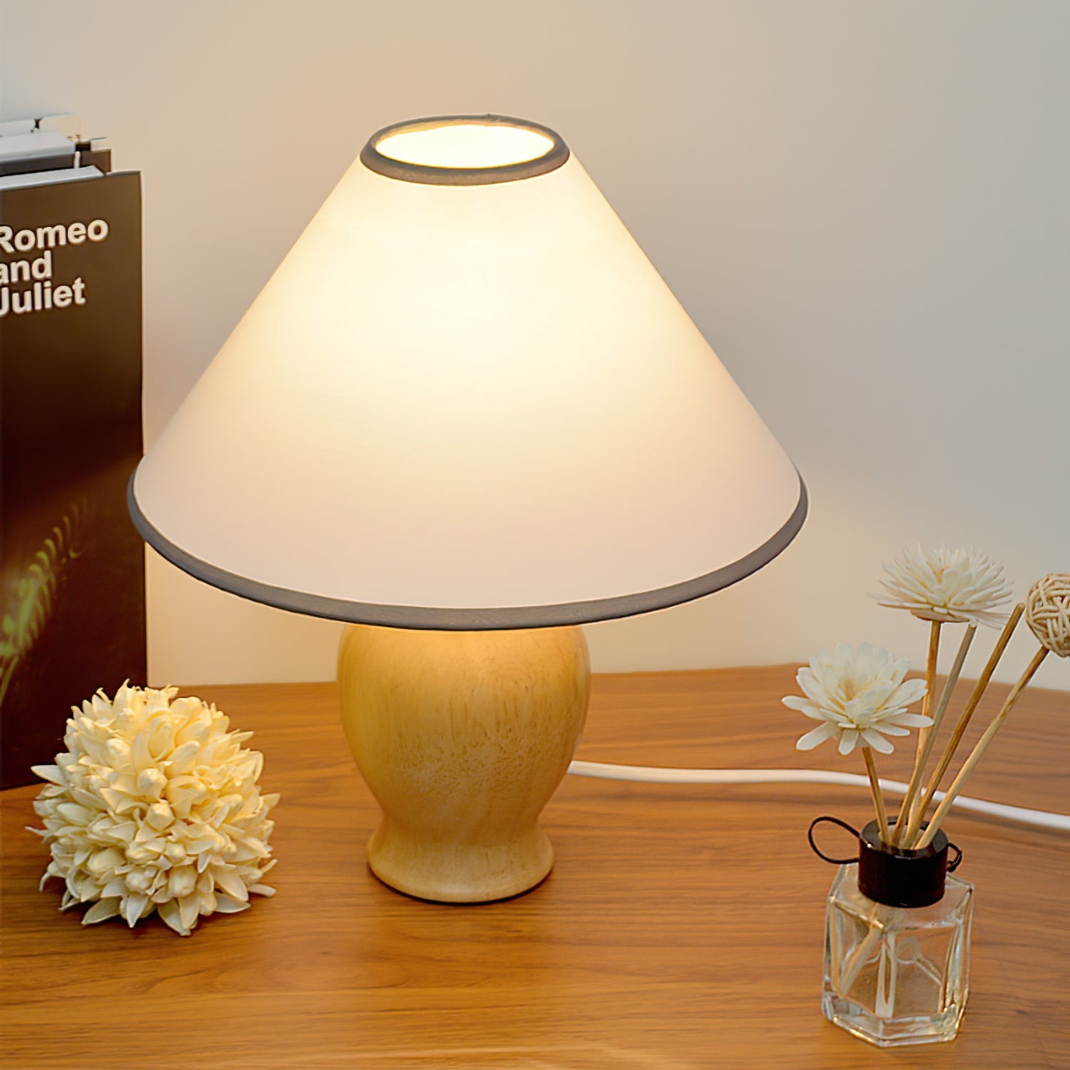 LumiWood - Tafellamp met Houten Basis en Stoffen Lampenkap