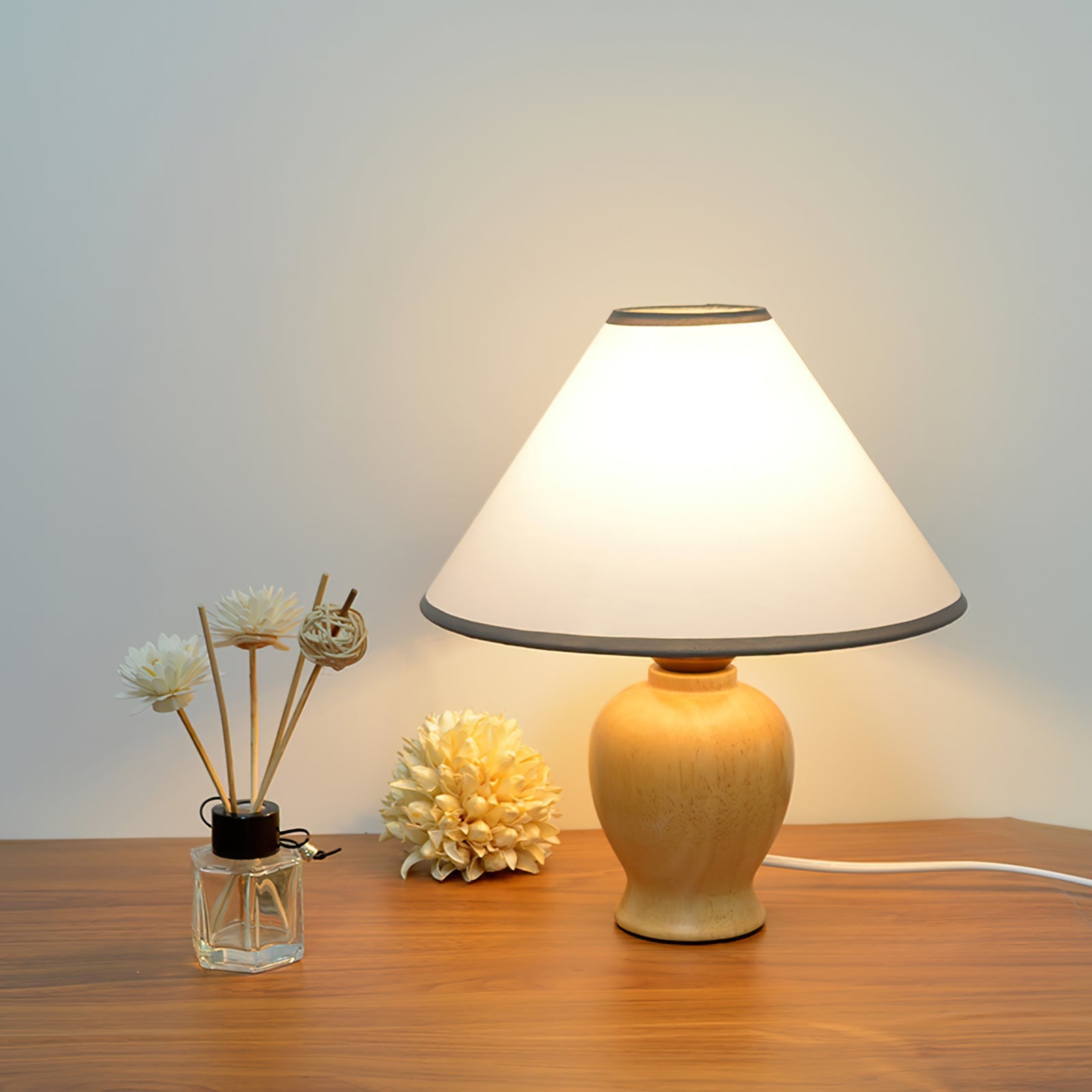 LumiWood - Tafellamp met Houten Basis en Stoffen Lampenkap