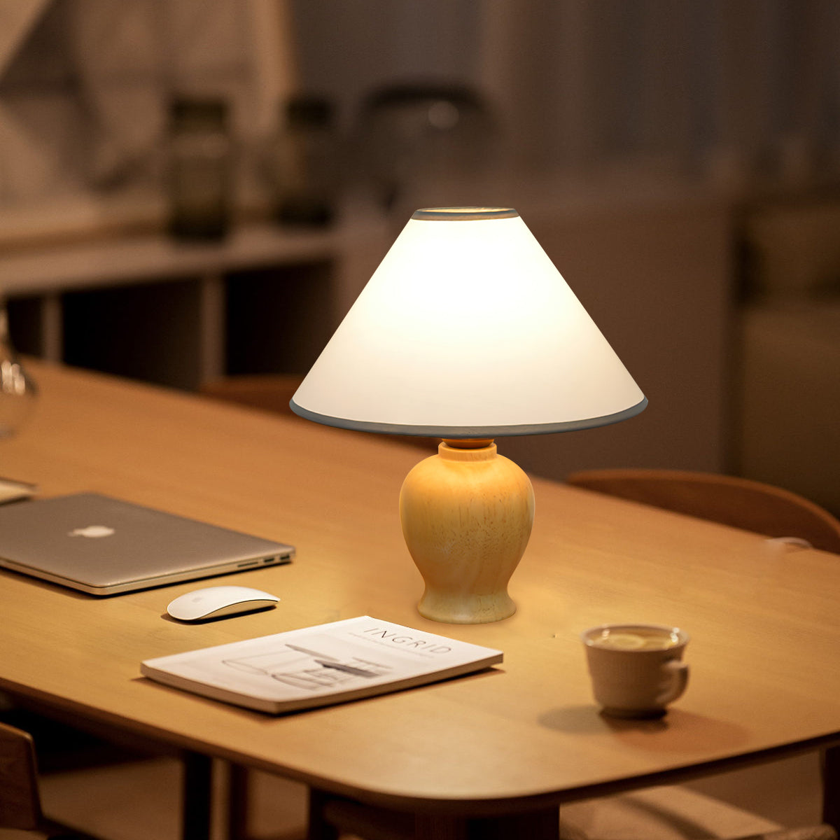 LumiWood - Tafellamp met Houten Basis en Stoffen Lampenkap