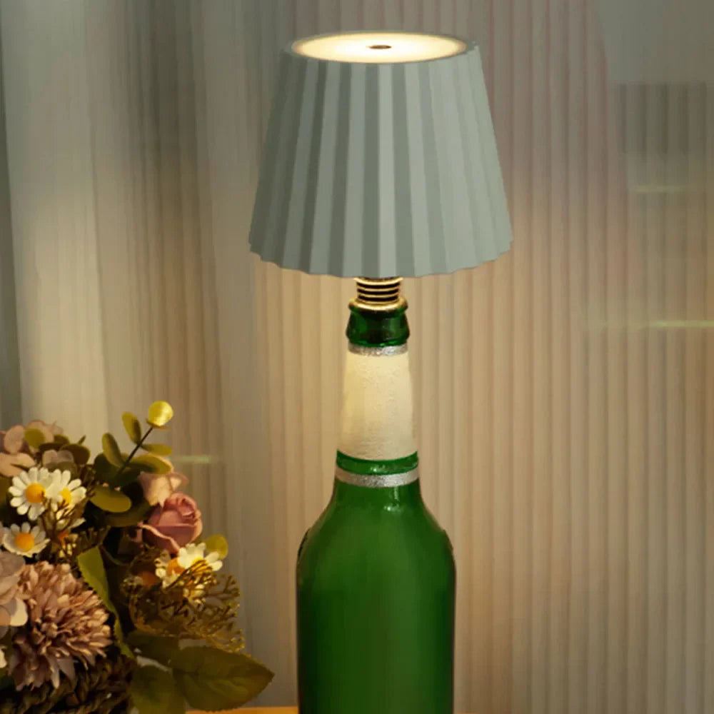 EcoGlow - LED Fles Tafellamp met Duurzaam Design & Warme Verlichting