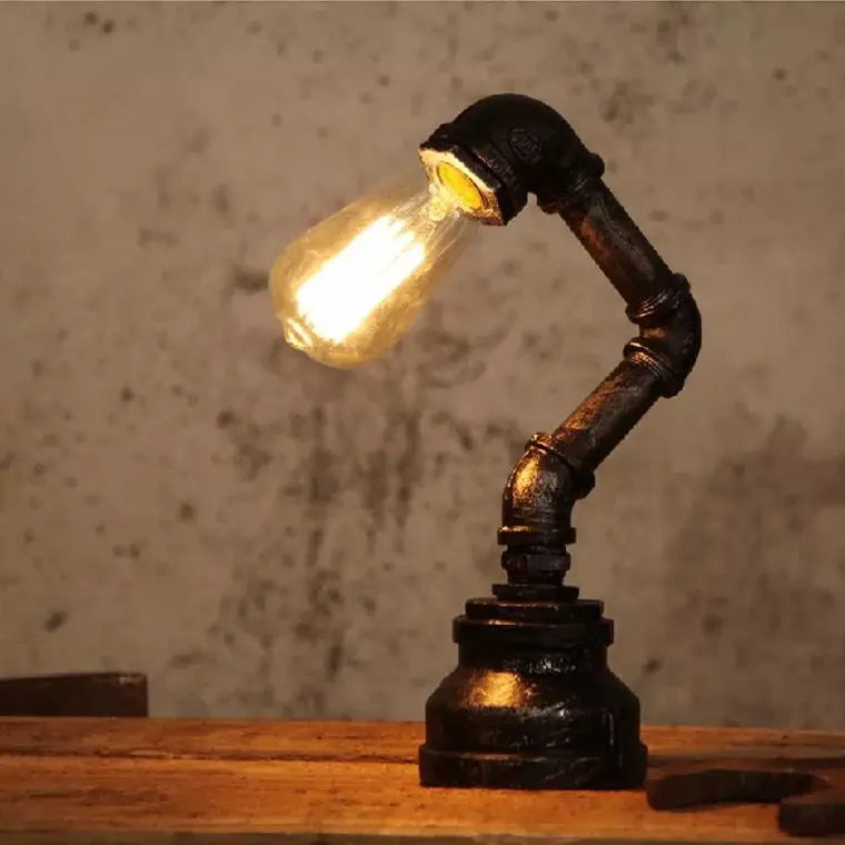 LumiIron – Industriële Retro Tafellamp van IJzer, Creatieve Loft Lamp in Vintage Stijl