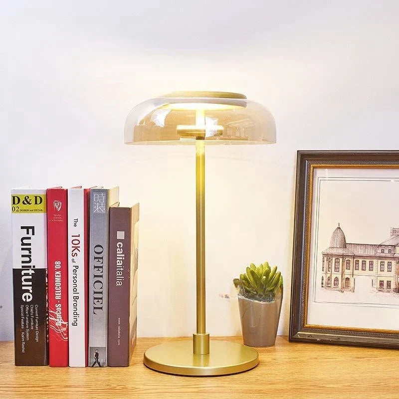 LumiGlow – Postmodern LED Tafellamp met Glazen Kap voor Stijlvolle Verlichting