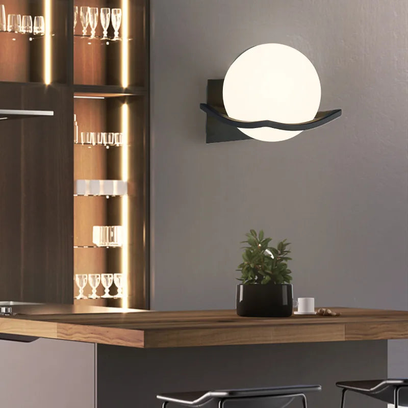 LuxeLight - Lámpara de pared moderna de vidrio lechoso con iluminación LED – Regulable y eficiente energéticamente
