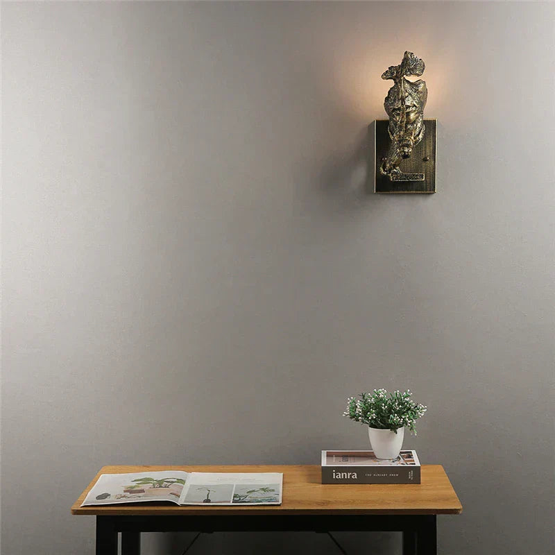 GoldenGaze - Lámpara de pared Art Deco moderna con diseño de rostro dorado