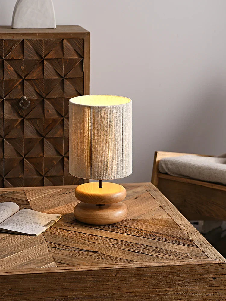 RusticGlow - Walnoothouten Tafellamp met Linnen Kap – Natuurlijke Verlichting voor Woon- en Slaapkamer