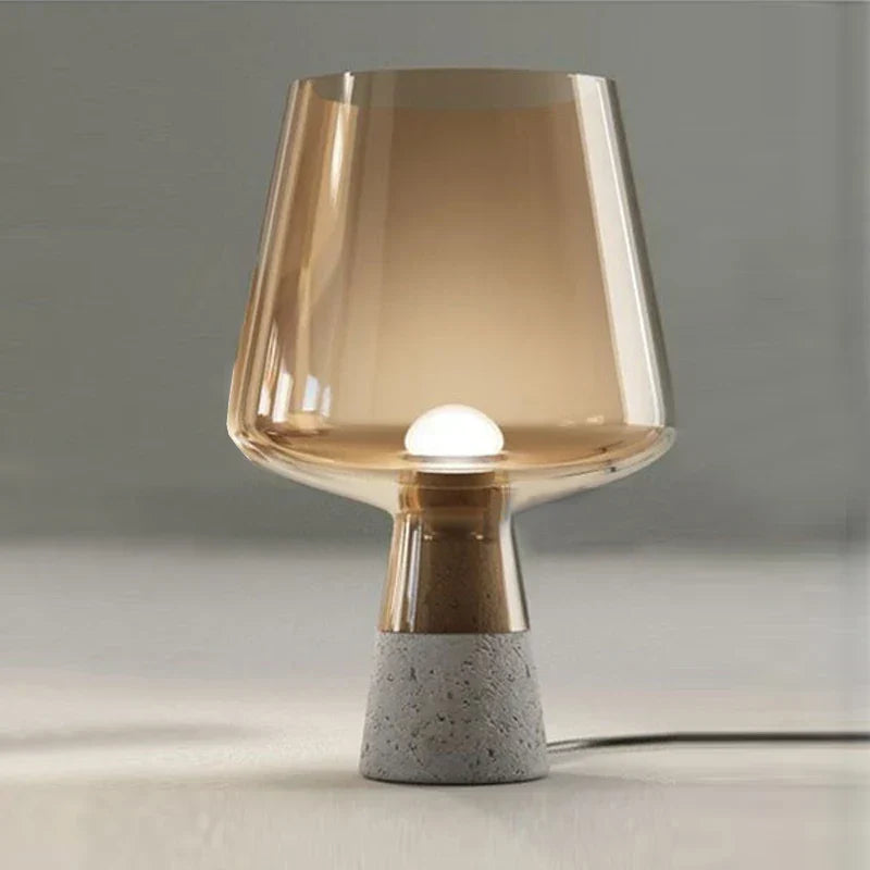 LumiSteel – Industriële Tafellamp van Staal met Glazen Kap, Vintage Nachtlamp