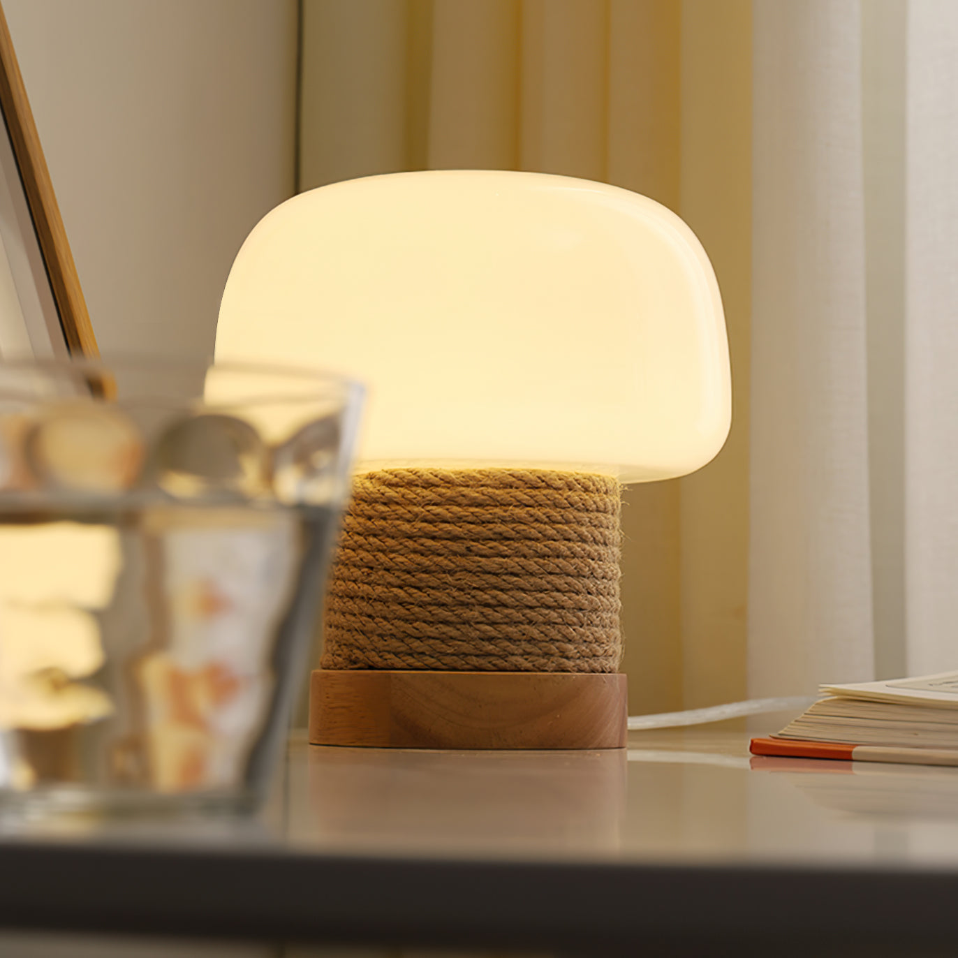 LumiWood - Moderne Tafellamp met Houten Basis