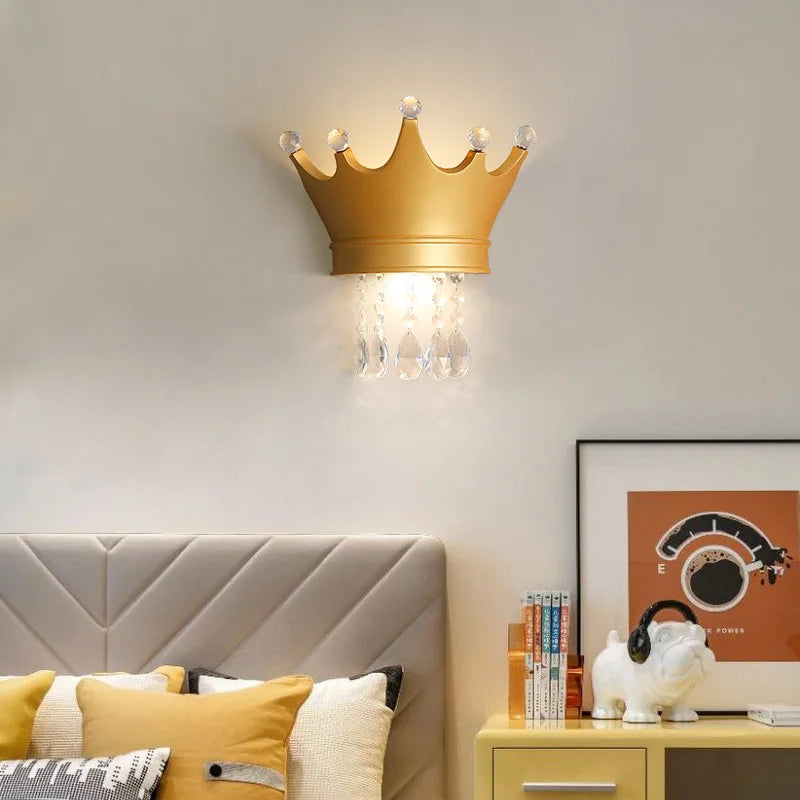 RoyalGlow - Lámpara de Pared Corona con Cristales – Elegante Lámpara LED