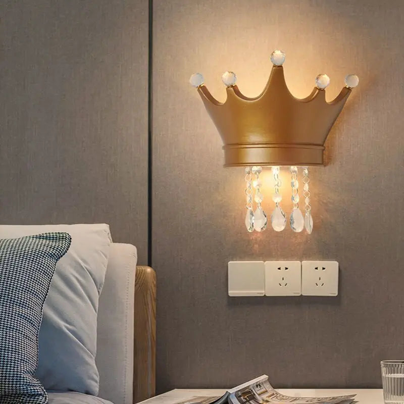 RoyalGlow - Lámpara de Pared Corona con Cristales – Elegante Lámpara LED