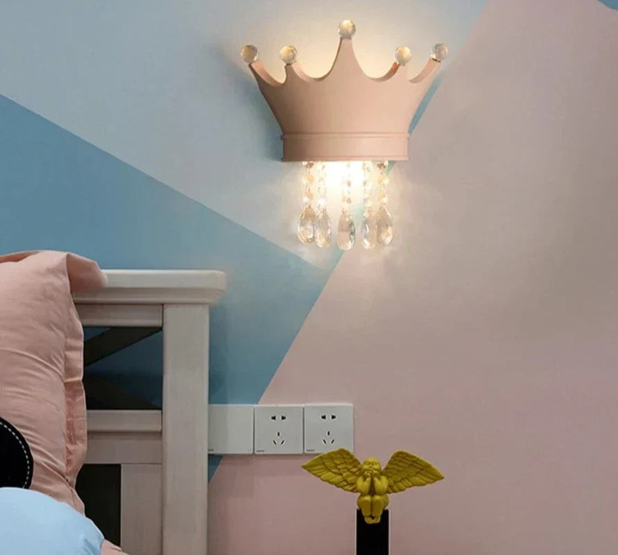 RoyalGlow - Lámpara de Pared Corona con Cristales – Elegante Lámpara LED