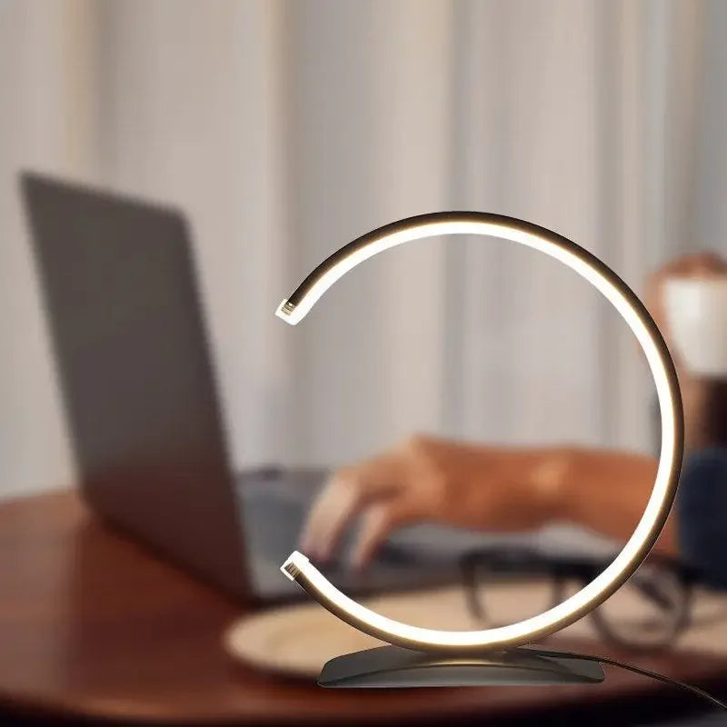 LumiArc - Lámpara de mesa LED moderna con control táctil | Regulable y eficiente energéticamente