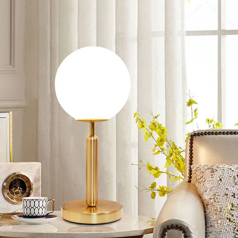 LumiSphere - Lámpara de mesa moderna de vidrio con LED dorado | Iluminación elegante