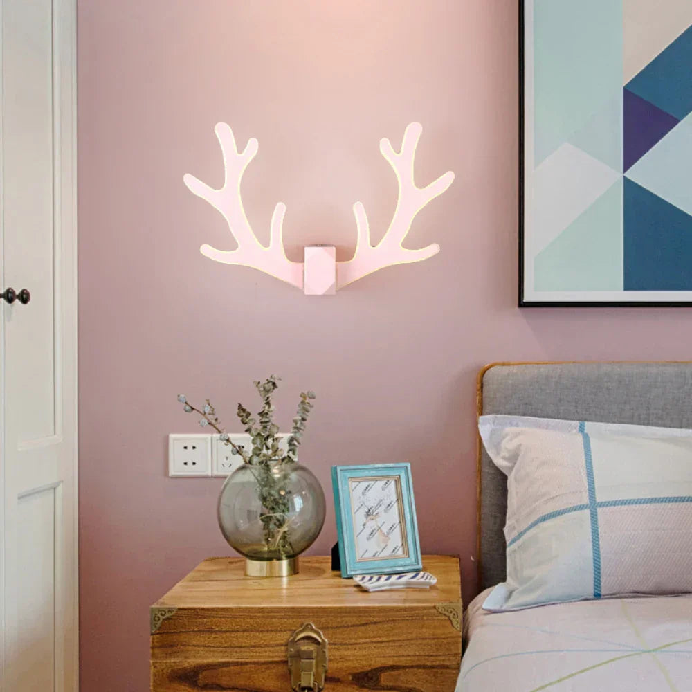 CheerGlow – Kleurrijke Gewei LED Wandlamp voor Kinderkamer