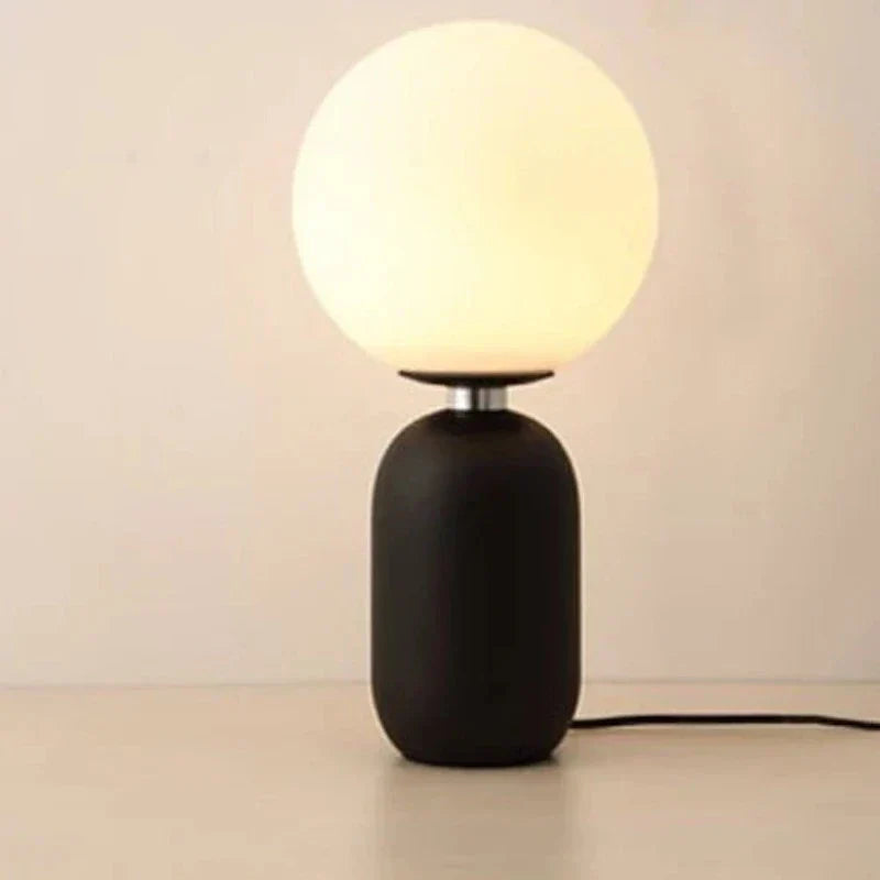 NordicGlow – Tafellamp met Glazen Bol en LED-Verlichting