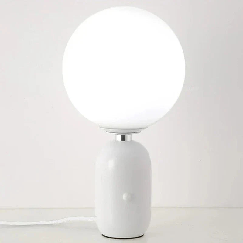 NordicGlow – Tafellamp met Glazen Bol en LED-Verlichting