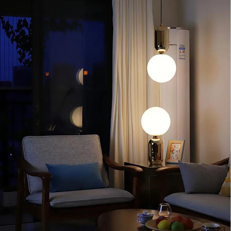 NordicGlow – Tafellamp met Glazen Bol en LED-Verlichting