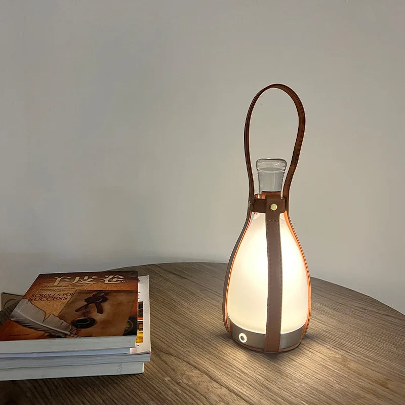 LumeCarry – Draagbare LED Fleslamp met Leren Handvat